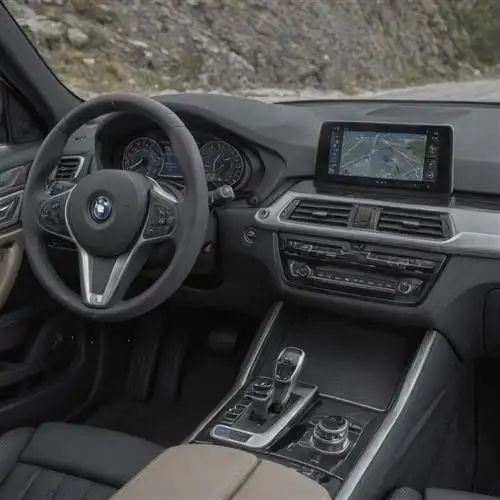 Refined Interior for Unparalleled Luxury